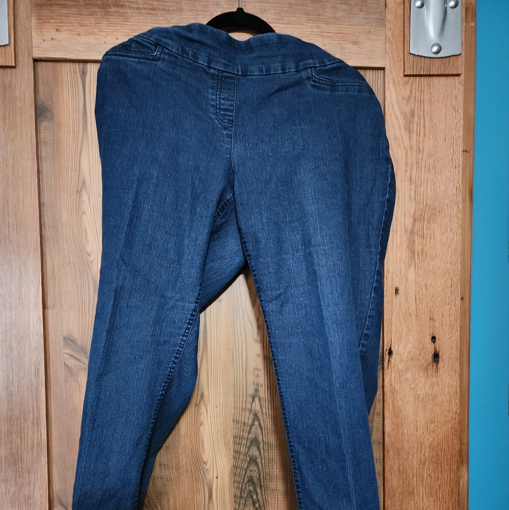 2/15 Alia 16W jeans
